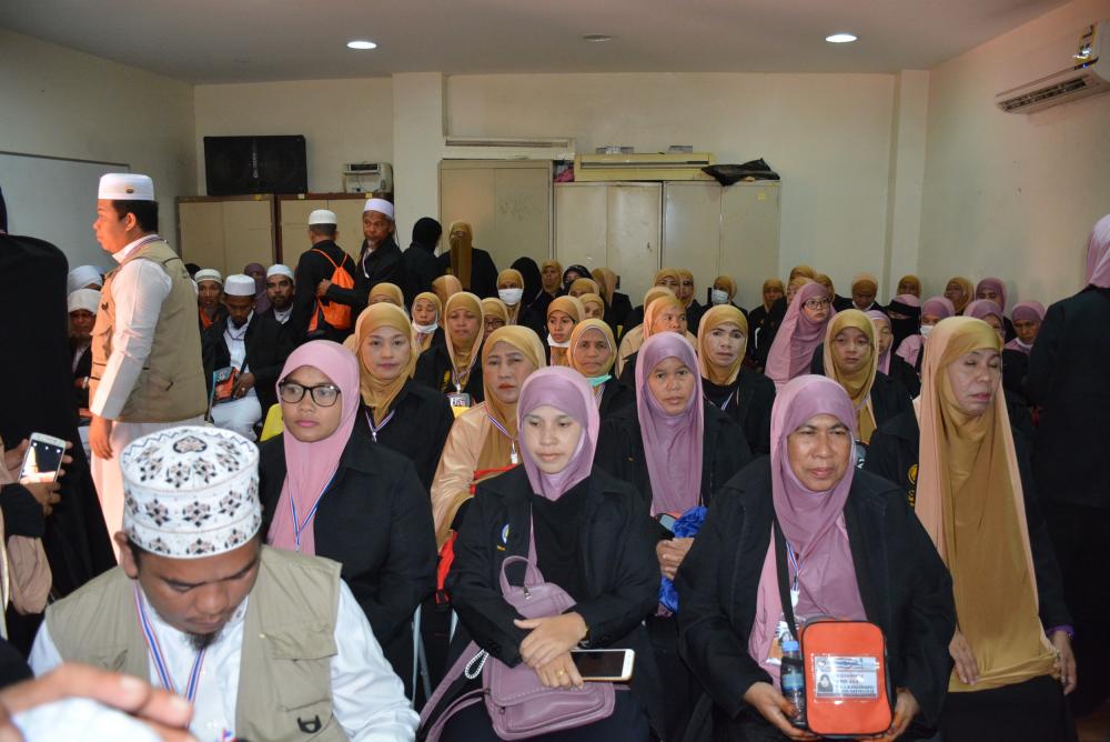 Group picture of SBPAC Thai Haj pilgrims.