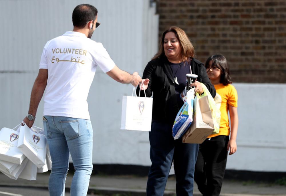 Saudi Sports Authority hands out gifts in London neighborhood