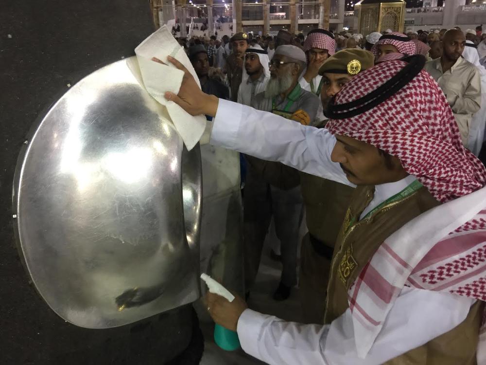 Area around Kaaba cleaned before each prayer call