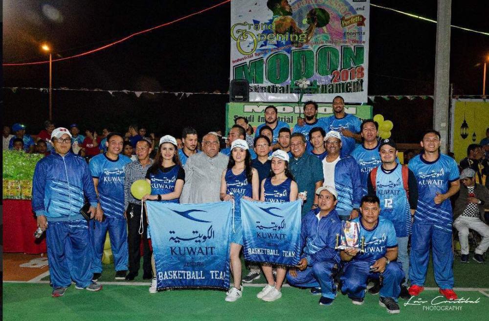 Kuwait Airways basketball team with Western Region District Sales Manager Muneer Ahmed (3rd R second row), and guests Mohamed Bayoumi, Vice Consul Lemuel C. Lopez and Venancio Legaspi at the tournament opening. 