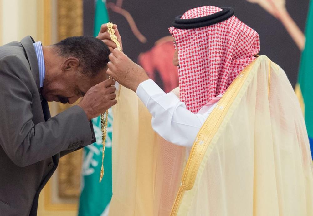 Custodian of the Two Holy Mosques King Salman, Eritrean President Isaias Afwerki (to the right of the King) and Ethiopian Prime Minister Abiy Ahmed Ali stand for a photo after the signing ceremony in Jeddah on Sunday. Crown Prince Muhammad Bin Salman, deputy premier and minister of defense, UN Secretary General Antonio Guterres and UAE Minister of Foreign and International Cooperation Sheikh Abdullah Bin Zayed Al-Nahayan are also seen in the photo. — SPA