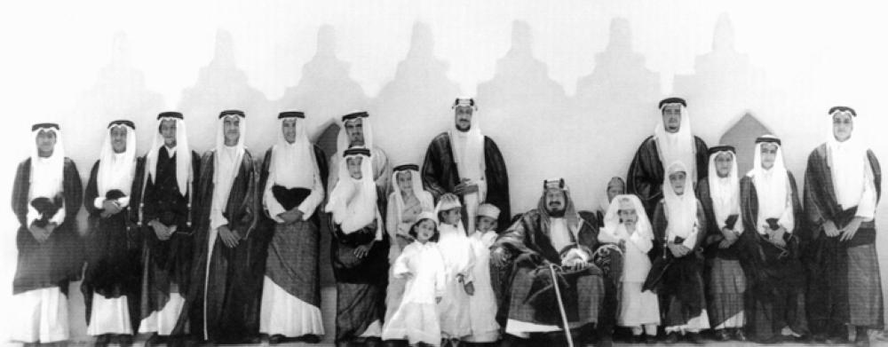 Rare photographs speak volumes about King Abdul Aziz's era