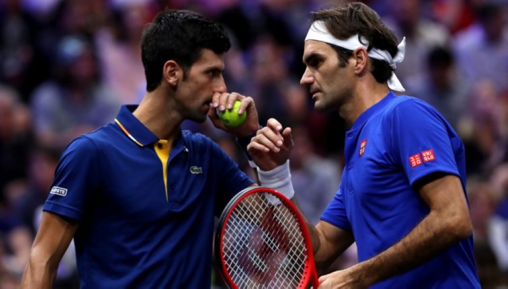 


Novak Djokovic (L) and Roger Federer