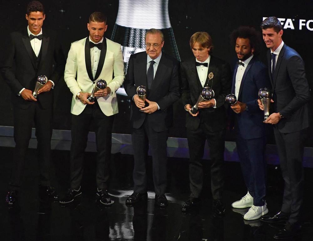 France's coach Didier Deschamps (C), winner of the Best FIFA Men's Coach of 2018 Award, is flanked by Orlando Pride and Brazil forward Marta (R) and Real Madrid and Croatia midfielder Luka Modric (L) winners of the Best FIFA Women's and Men's Player of 2018 Award, as they pose for a photograph with their trophies during The Best FIFA Football Awards ceremony, on September 24, 2018 in London. — AFP