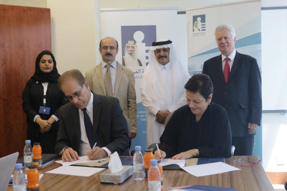 


Representatives of Alfaisal University and GCC Board of Directors Institute sign the agreement in Riyadh.
