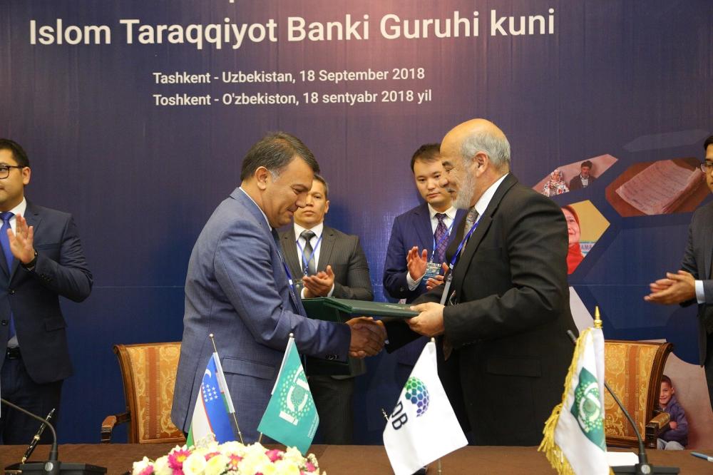 On behalf of the Acting CEO and General Manager of the Islamic Corporation for the Development of the Private Sector (ICD) Najmul Hassan and the First Deputy Chairman of the Board of the Joint-Stock Commercial Bank “ASAKA” Rustam Kasimov exchange agreement during the Islamic Development Bank Group’s Day event in Tashkent, Uzbekistan.

