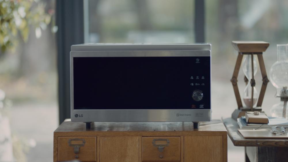 LG’s SmartThinQ app makes 
doing home chores effortless