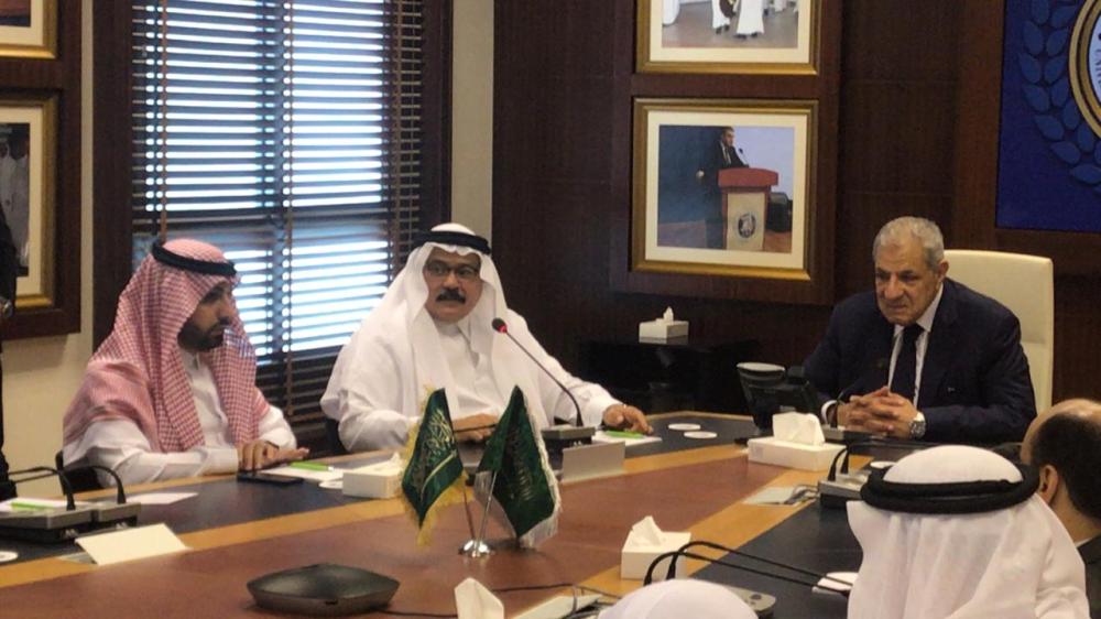 


Abdullah Dahlan (C) and Ibrahim Mahlab during their meeting at the University of Business and Technology in Dhahban.