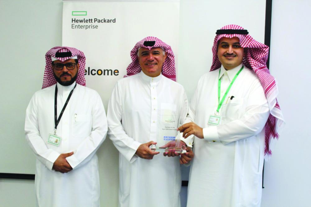 



Ali Alireza, Natcom chairman (middle), receives the awards from Mohammed Al Jasser, Managing Director of HPE Saudi Arabia, and Issa Al-Khamees, HPE Sales Manager 