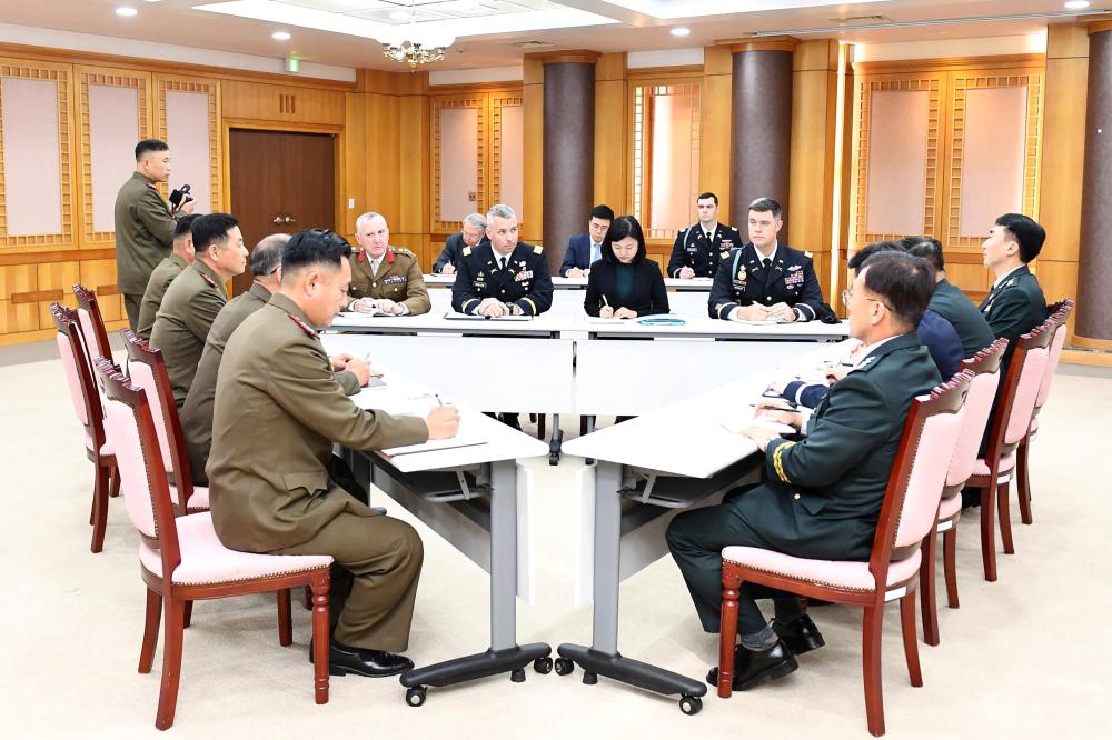 


This handout from the South Korean Defense Ministry taken and released on Tuesday shows delegations from South Korea, right, North Korea, left and the UN Command, center, during a meeting of a trilateral JSA commission at the border truce village of Panmunjom in the Demilitarized Zone (DMZ). — Reuters