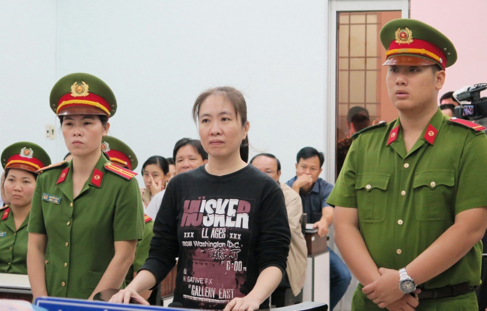 Prominent Vietnamese blogger Nguyen Ngoc Nhu Quynh, center, attends her appeal trial at a local people’s court in the central coastal city of Nha Trang, Vietnam, in this Nov. 30, 2017 file photo. — AFP