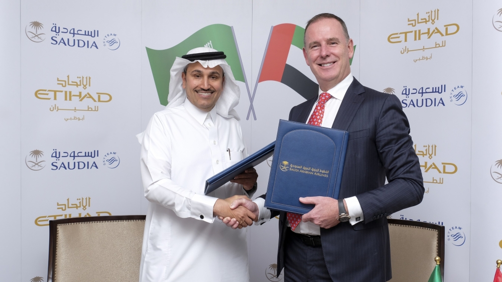 


Eng. Saleh bin Naser Al Jasser, Director General Saudi Arabian Airlines, and Tony Douglas, Group Chief Executive Officer of Etihad Aviation Group, shake hands after the signing of agreement at the SAUDIA headquarters in Jeddah