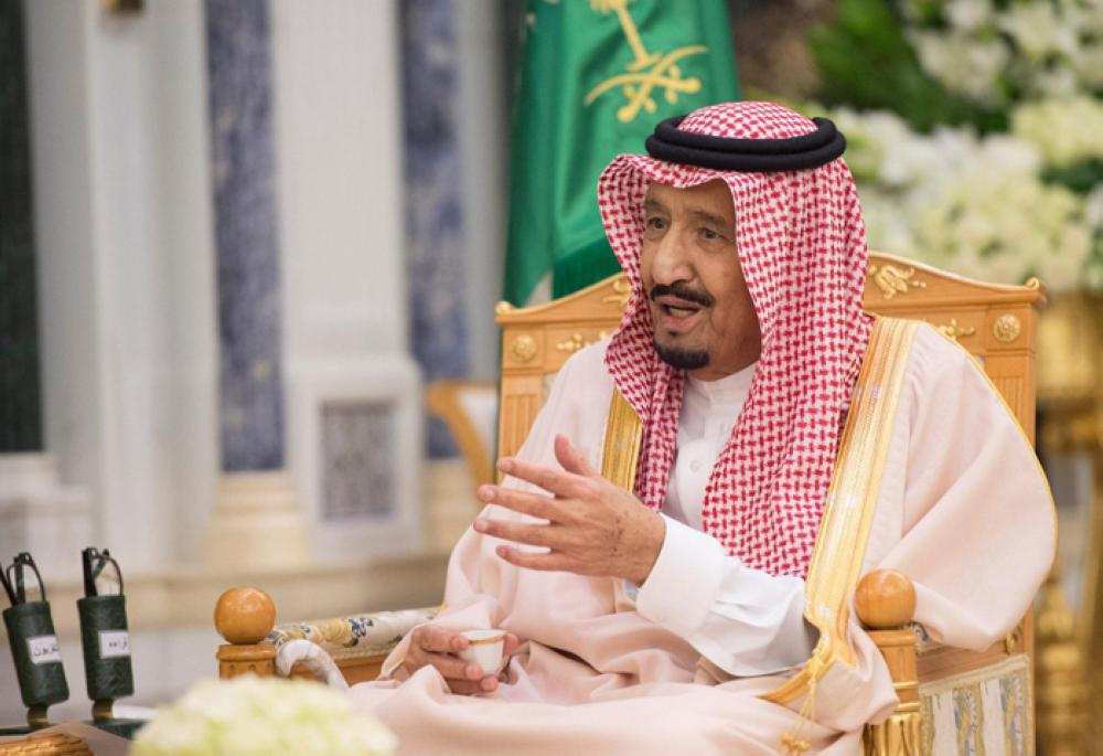 Custodian of the Two Holy Mosques King Salman receives former ministers, writers and intellectuals at Al-Yamamah Palace in Riyadh on Thursday. –SPA
