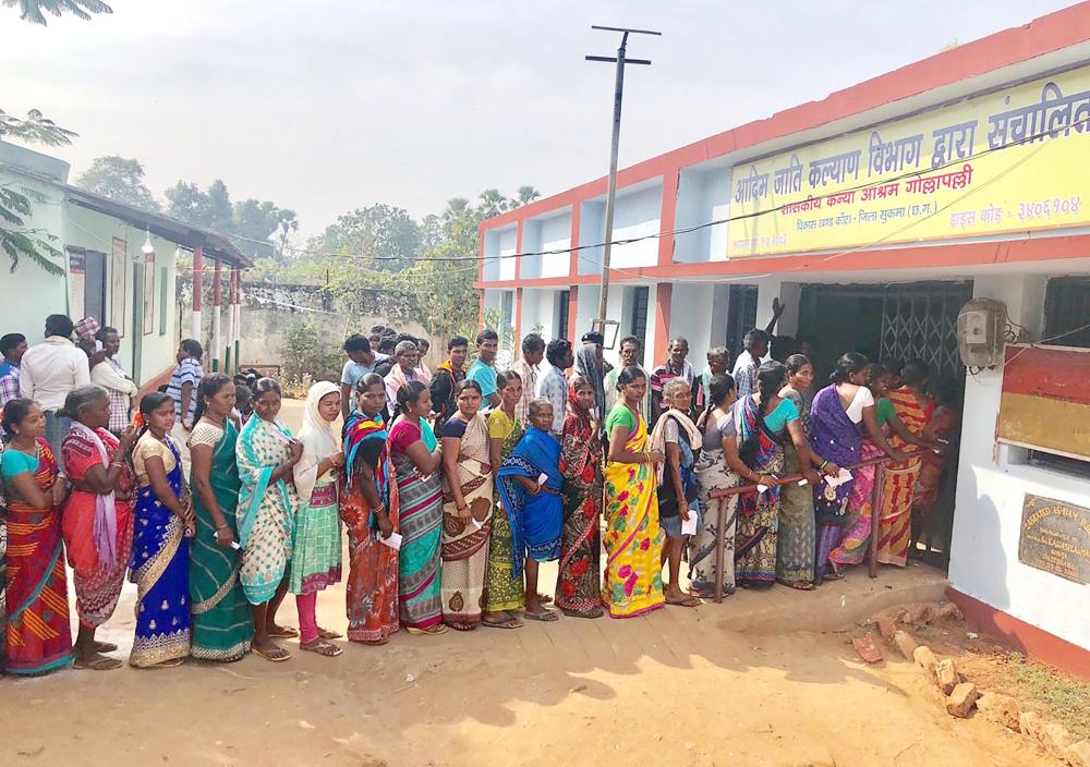 


Indian voters line up to vote at a polling station in Sukma in Chhattisgarh state on Monday. — AFP
