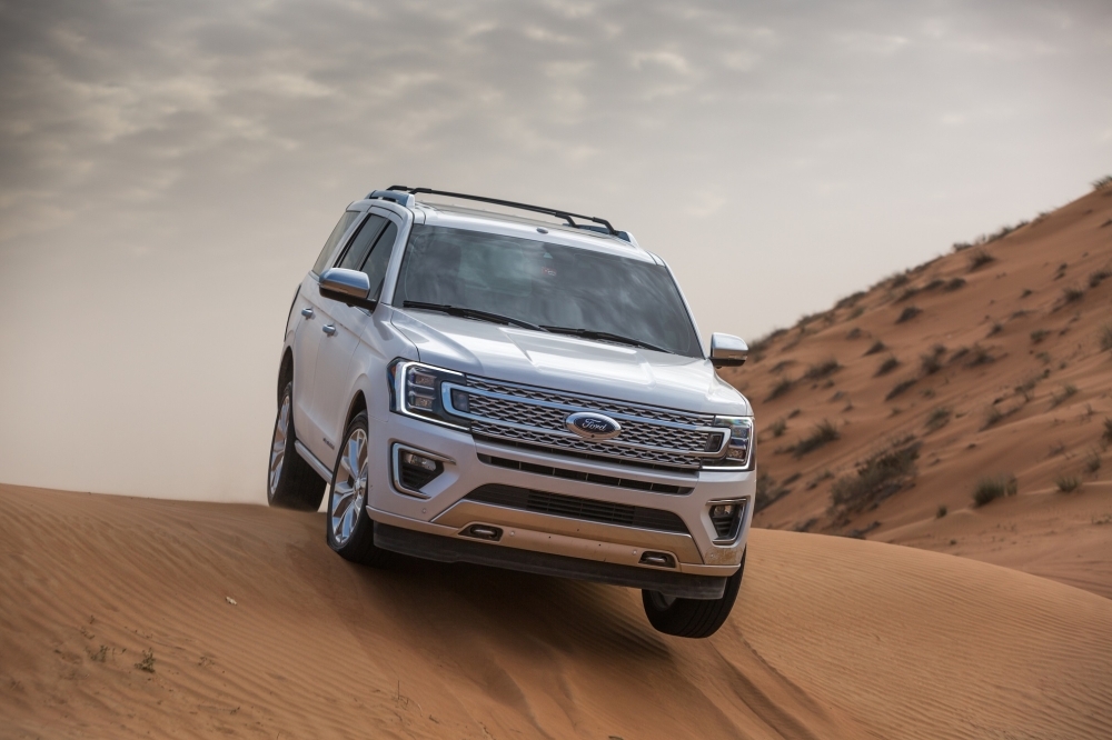 


The all-new Ford Expedition is equipped with an e-shifter, as well as a Terrain Management System that lets drivers select a drive mode that optimizes handling for different conditions, including loose terrain from grass, gravel and snow, or uneven surfaces such as mud and ruts.