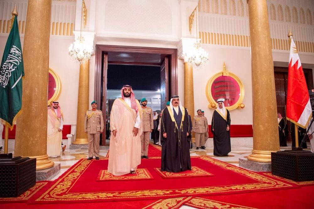 Crown Prince holds talks with King Hamad in Bahrain