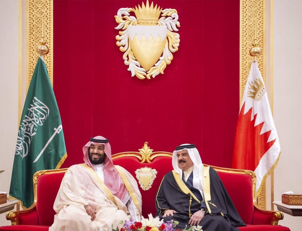 Crown Prince holds talks with King Hamad in Bahrain