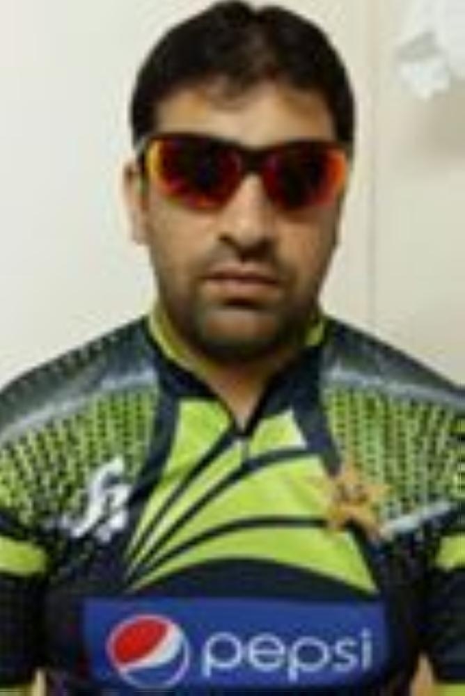  Zeeshan Ali ... 103 off 53 balls