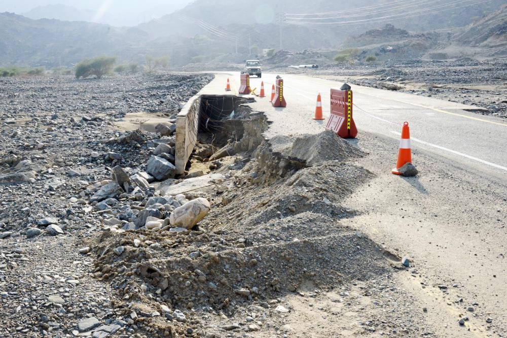 


Flash floods transport mud and rock to the roads, leading to their closure.