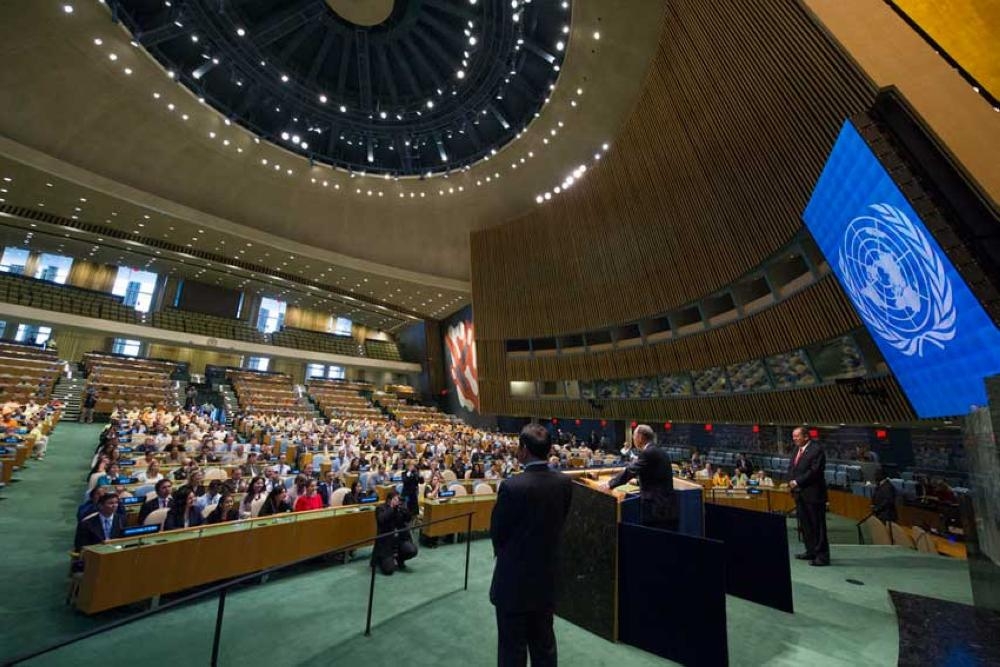 Зал оон. Зал Генеральной Ассамблеи ООН. Генассамблея ООН В Нью Йорке. Зал заседаний Генассамблеи ООН. Генеральная Ассамблея ООН 2023.