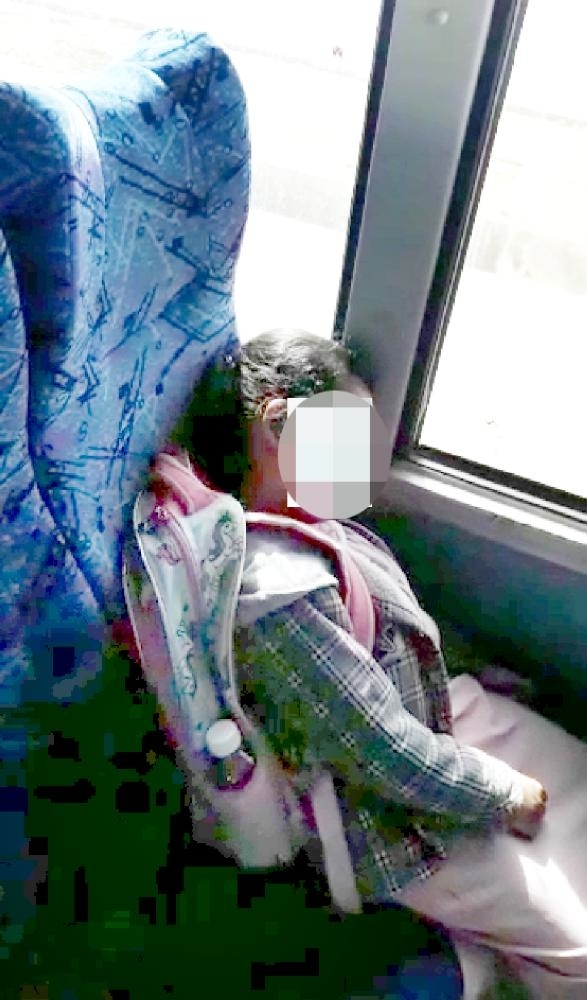 


This girl sleeping through her journey was saved thanks to the diligence of the school bus driver.