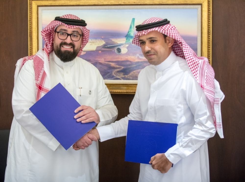 Director General of the Saudi Aviation Club, Captain Ayed Odhaib Alkasme and Saudi Arabian Airlines Vice President Corporate Communications, Fahad Bahdailah shake hands after the signing of agreement