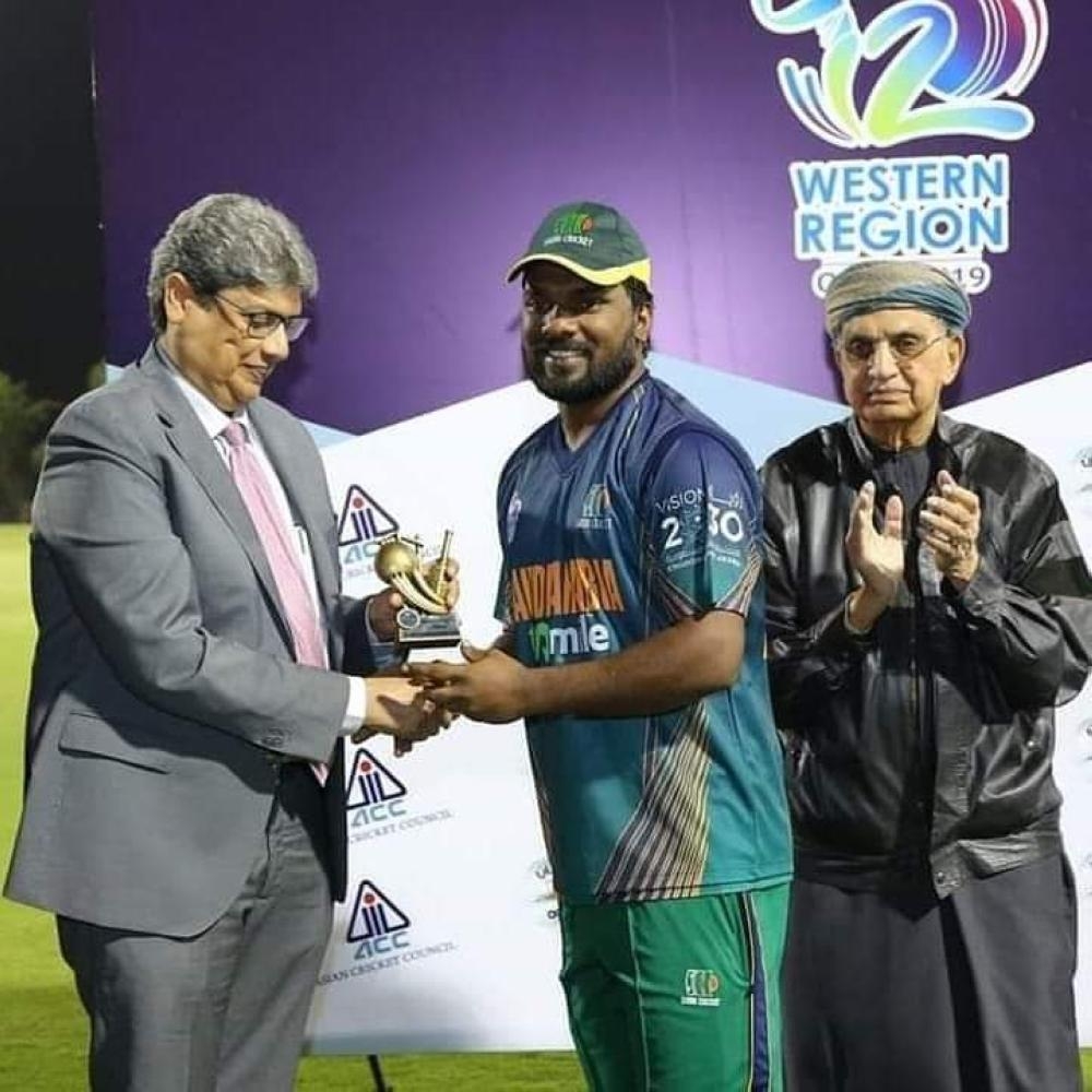 Saudi Arabia team players celebrate with the trophy.