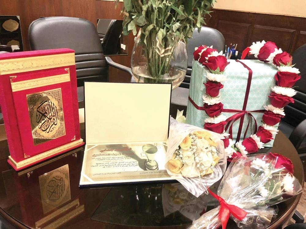 


The Ministry of Education sent flowers, gifts and a certificate of appreciation to Noura Al-Baqami in recognition of her achievement at an advanced age.