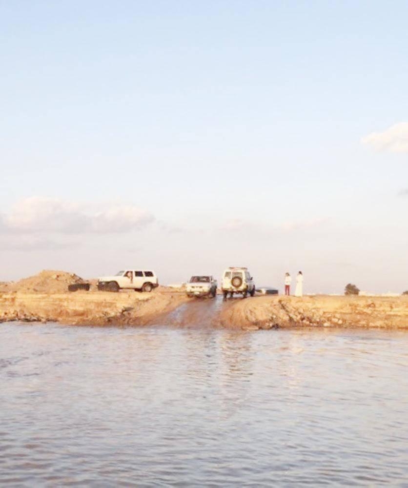 


Large crowds of mourners attended the burial of the Saudi man and his four sons who drowned in a flooded Tabuk valley.