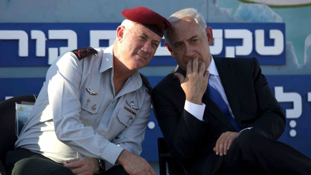 Benny Gantz, a popular ex-general whose new Resilience party is gaining ground against Likud , shares a light moment with Prime Minister Benjamin Netanyahu. — AFP