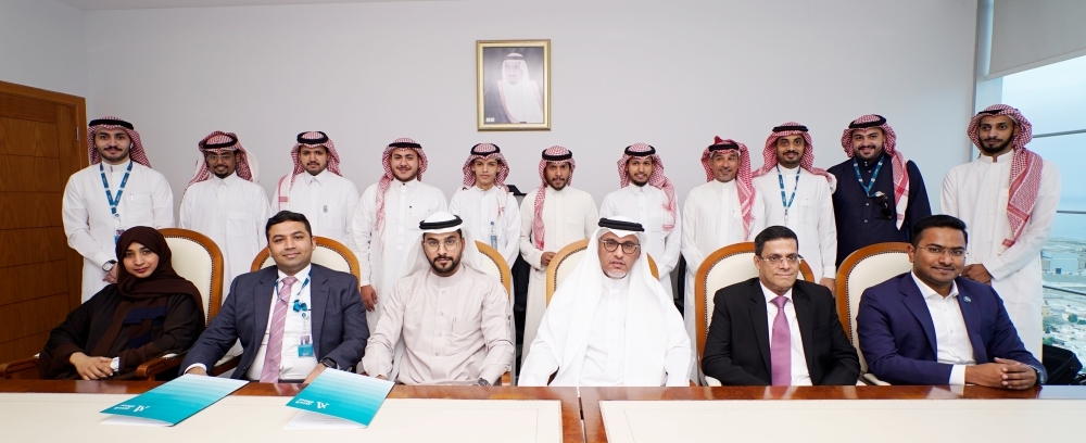


Mohammed Alungal, president of Abeer Medical Group (front row second from right), and other senior officials of the group pose for a photo with the Saudi staff traveling to India for training during a send-off party in Jeddah.  