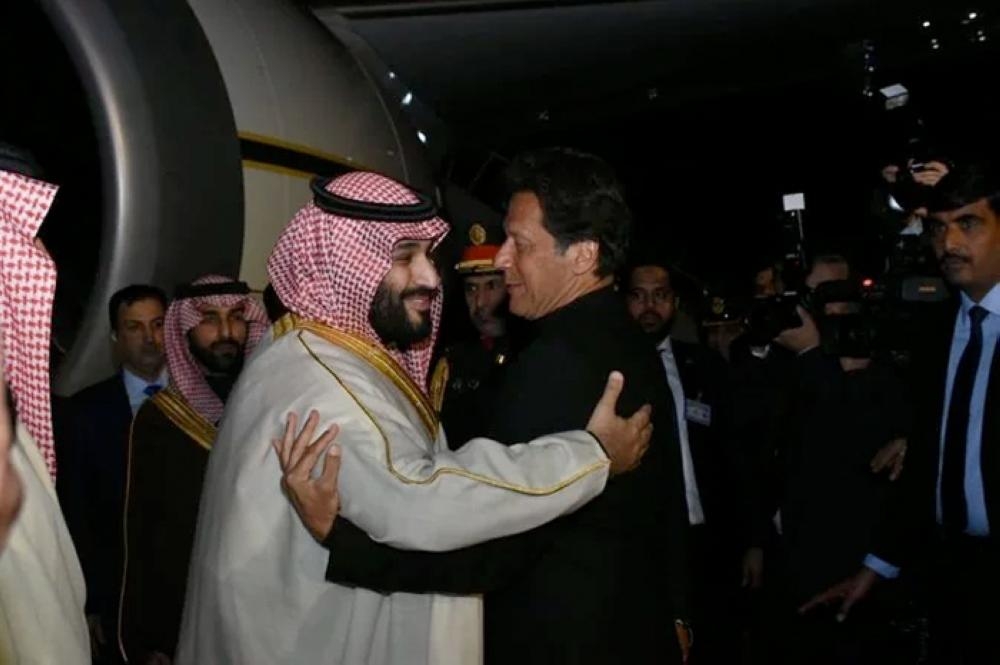 Crown Prince Mohammad Bin Salman being welcomed at Noor Khan Air Base in Rawalpindi by Prime Minister Imran Khan. Cabinet members and Army Chief Gen. Qamar Javed Bajwa and others were also present at the air base to receive the Crown Prince. — Courtesy: PID