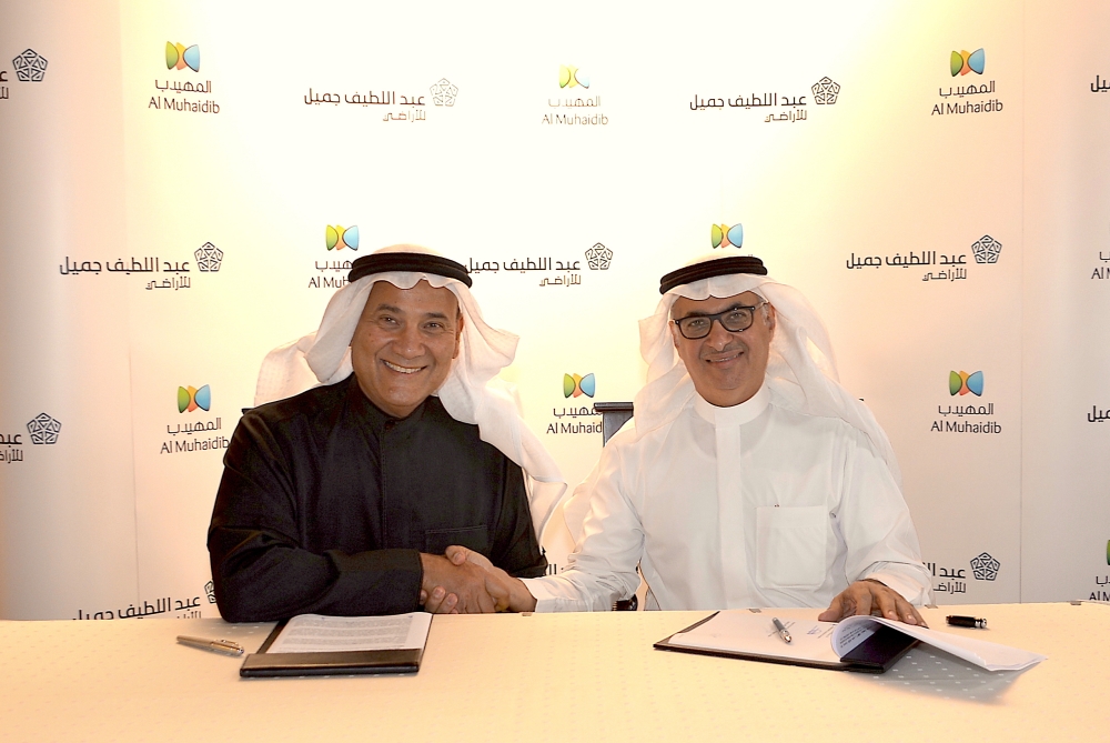 



Mohammed Abdul Latif Jameel, Chairman and CEO of Abdul Latif Jameel (left) and Essam A.K Al Muhaidib, CEO of Al Muhaidib, sign partnership to launch Muheel