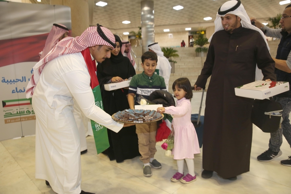 


Kuwaiti passengers arriving at various Saudi airports were welcomed with chocolates and other gifts on the occasion of the country’s National Day celebrations.