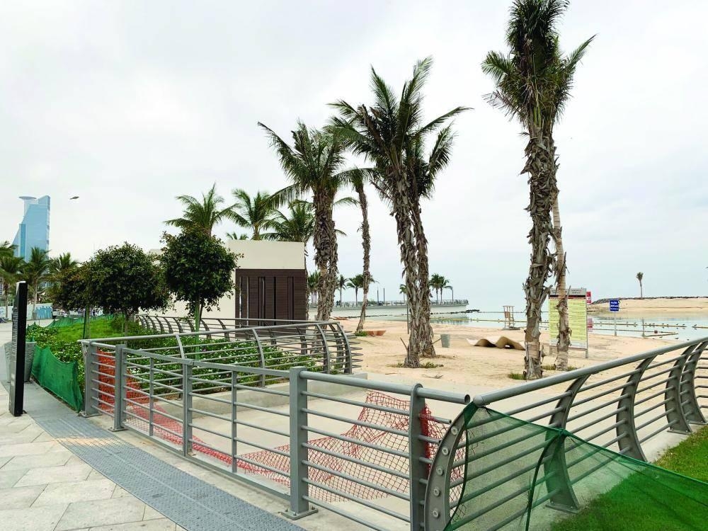 


The Jeddah Municipality closed down four swimming areas on the Corniche without citing a reason.