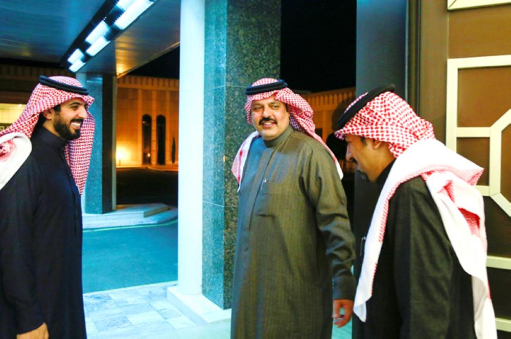 Bashir Al-Zoyamal with Emir of Hail region Prince Abdulaziz Bin Saad and Hail Chamber of Commerce head. — Okaz/SG photo