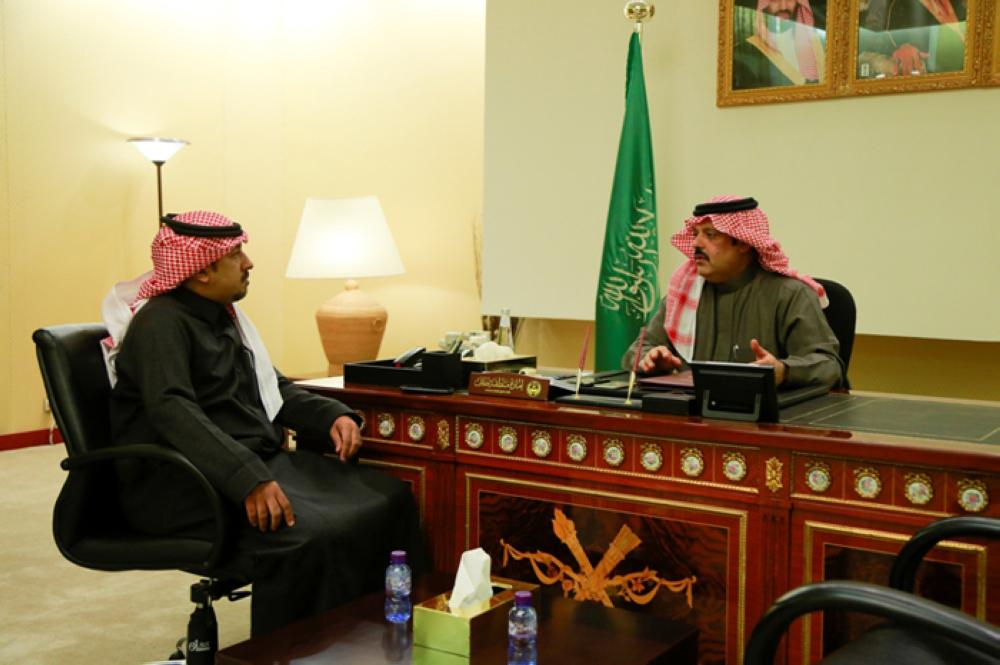 Bashir Al-Zoyamal with Emir of Hail region Prince Abdulaziz Bin Saad and Hail Chamber of Commerce head. — Okaz/SG photo