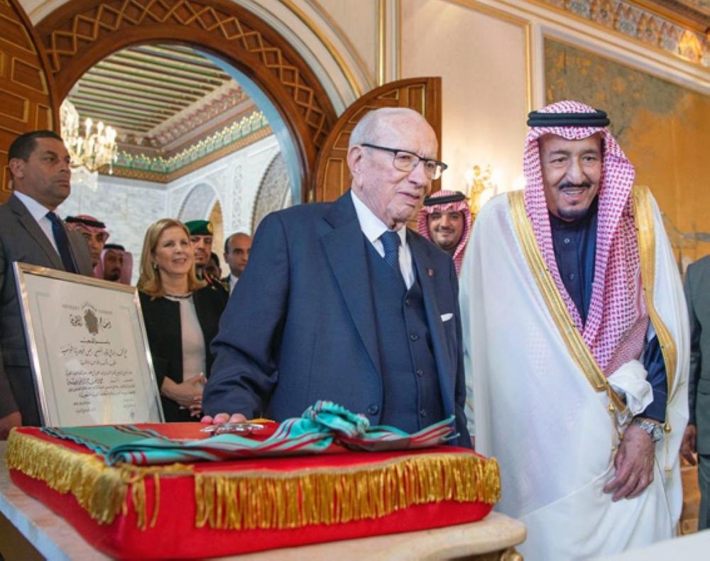 Custodian of the Two Holy Mosques King Salman confers the King Abdul Aziz Order to Tunisian President Beji Caid Essebsi on Friday. — SPA