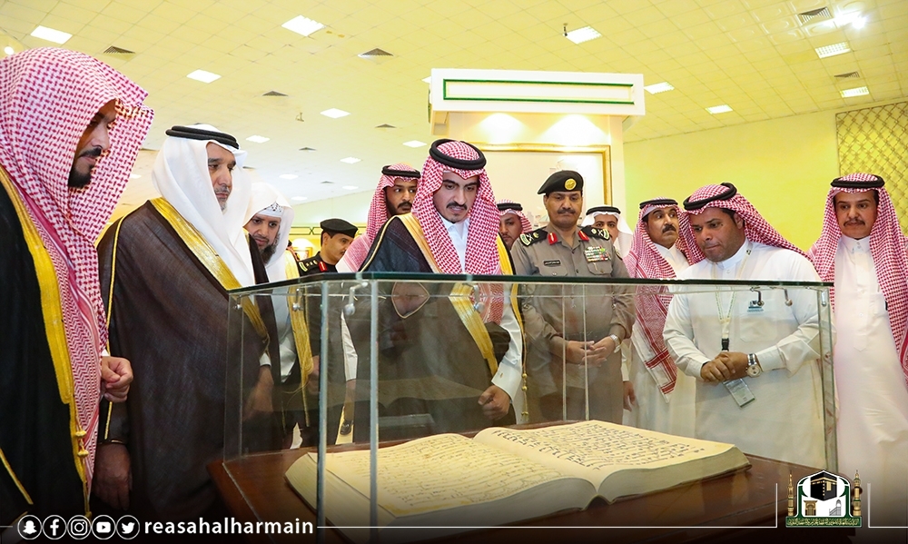 


Deputy Emir of Makkah Prince Badr Bin Sultan visits the Exhibition of the Two Holy Mosques Architecture on Tuesday.