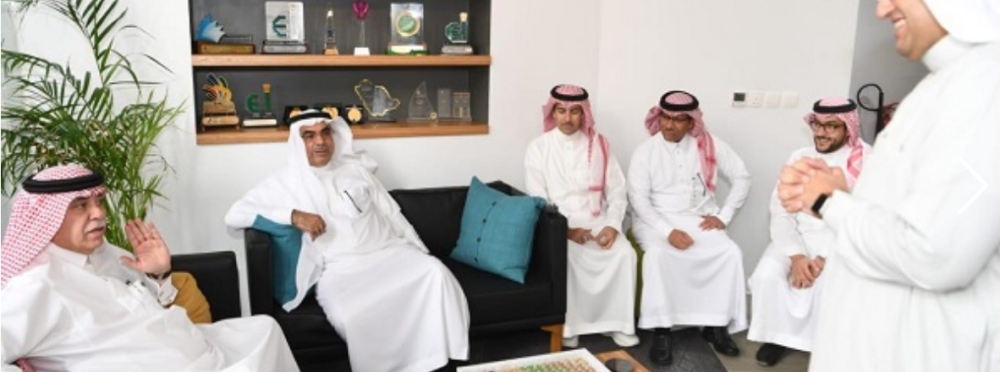 


Minister of Commerce and Investment Dr. Majed Al-Qassabi during his tour of small-scale businesses in the Eastern Province.