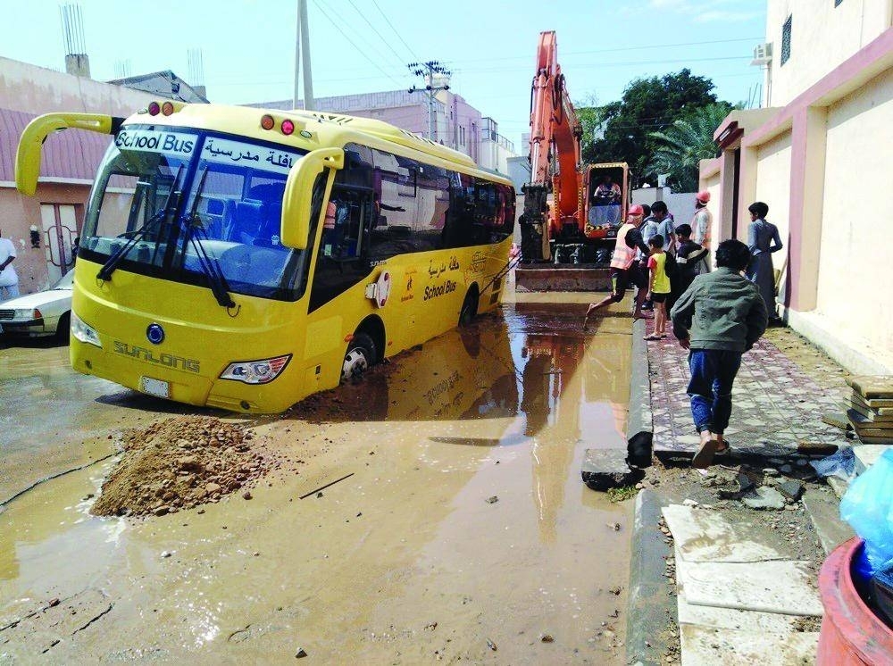 


Sloppy work by a road contractor is blamed for a school bus carrying girl students getting stuck in the middle of a road in Dhiba, Tabuk the other day.