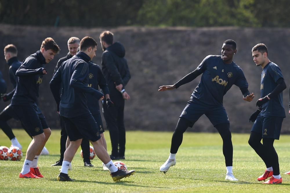 Juventus’ coach Massimiliano Allegri with Cristiano Ronaldo and teammates during training in Turin Tuesday. — Reuters