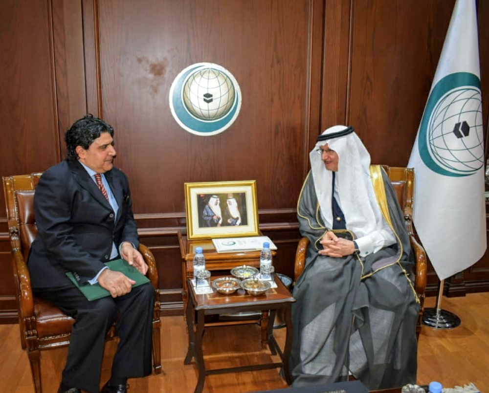 


OIC Secretary-General Dr. Yousaf A. Al-Othaimeen receives Raja Ali Ejaz, Pakistan›s new ambassador to the Kingdom and its permanent representative to the pan-Islamic body.