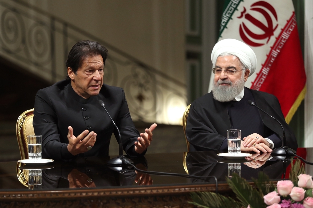 


Iranian President Hassan Rohani (right) and Pakistani Prime Minister Imran Khan giving a press conference in the capital Tehran. — AFP