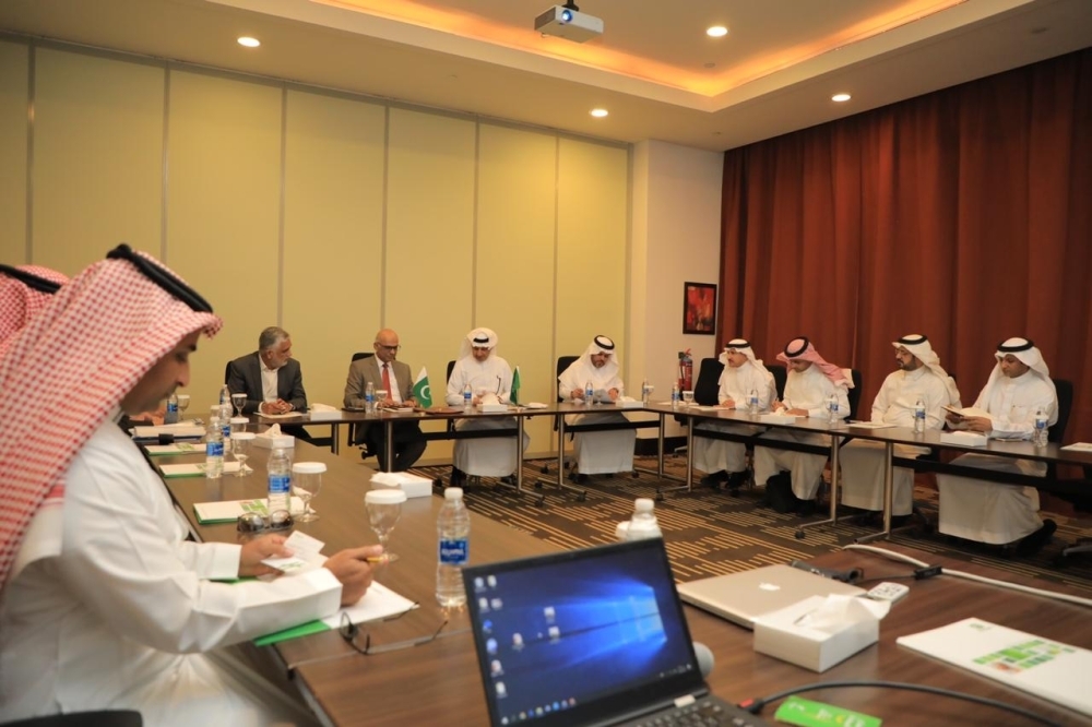 


The Pakistani delegation meets with Saudi officials in Riyadh.