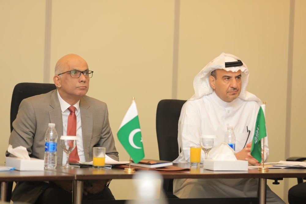 


The Pakistani delegation meets with Saudi officials in Riyadh.