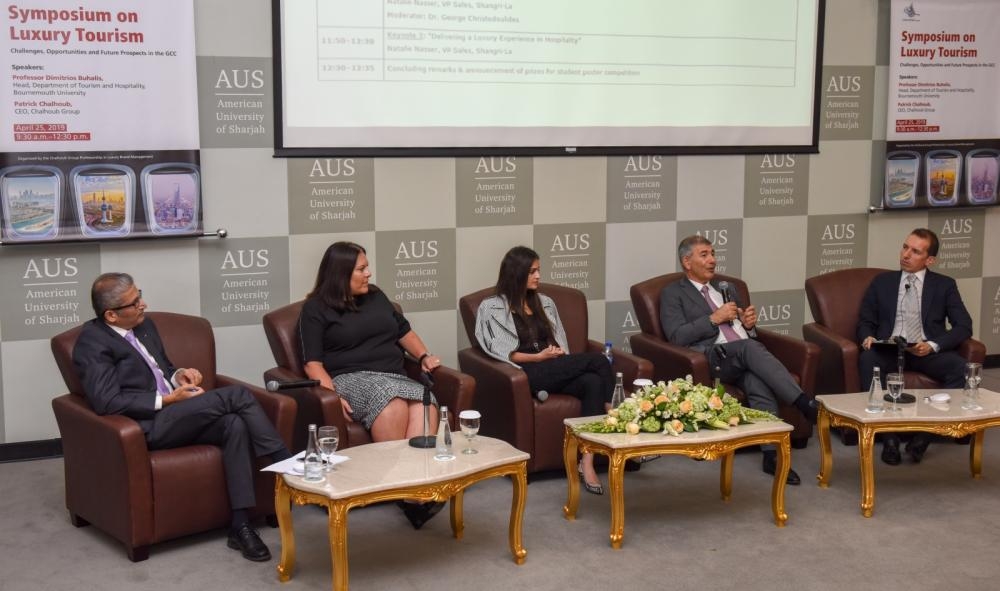Experts discuss luxury tourism at symposium