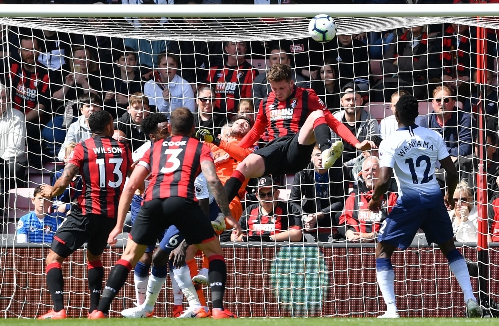 Bournemouth's English defender Jack Simpson (2R) vies with Tottenham Hotspur's French goalkeeper Hugo Lloris (C) during the English Premier League football match between at the Vitality Stadium in Bournemouth, southern England on Saturday. — AFP