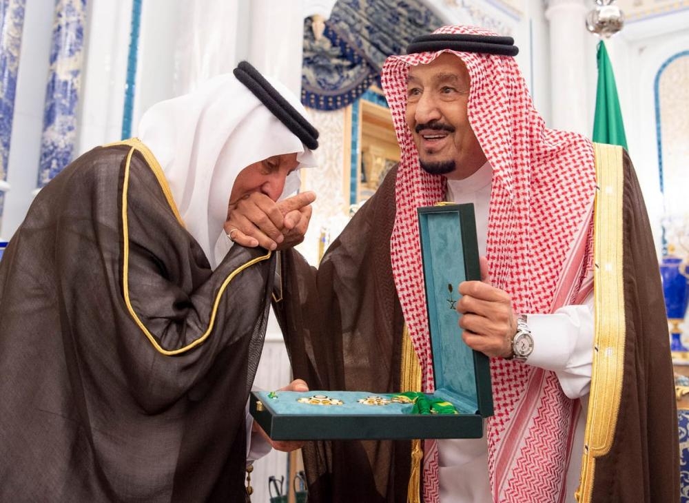 King Salman awards Prince Khaled, Prince Badr the King Abdulaziz Sash