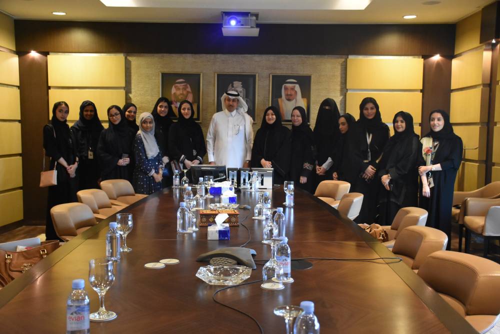 Saudi Arabian Airlines Director General Saleh Al-Jasser with law students of Dar Al-Hekma Universirt in Jeddah, recently. — Courtesy photo